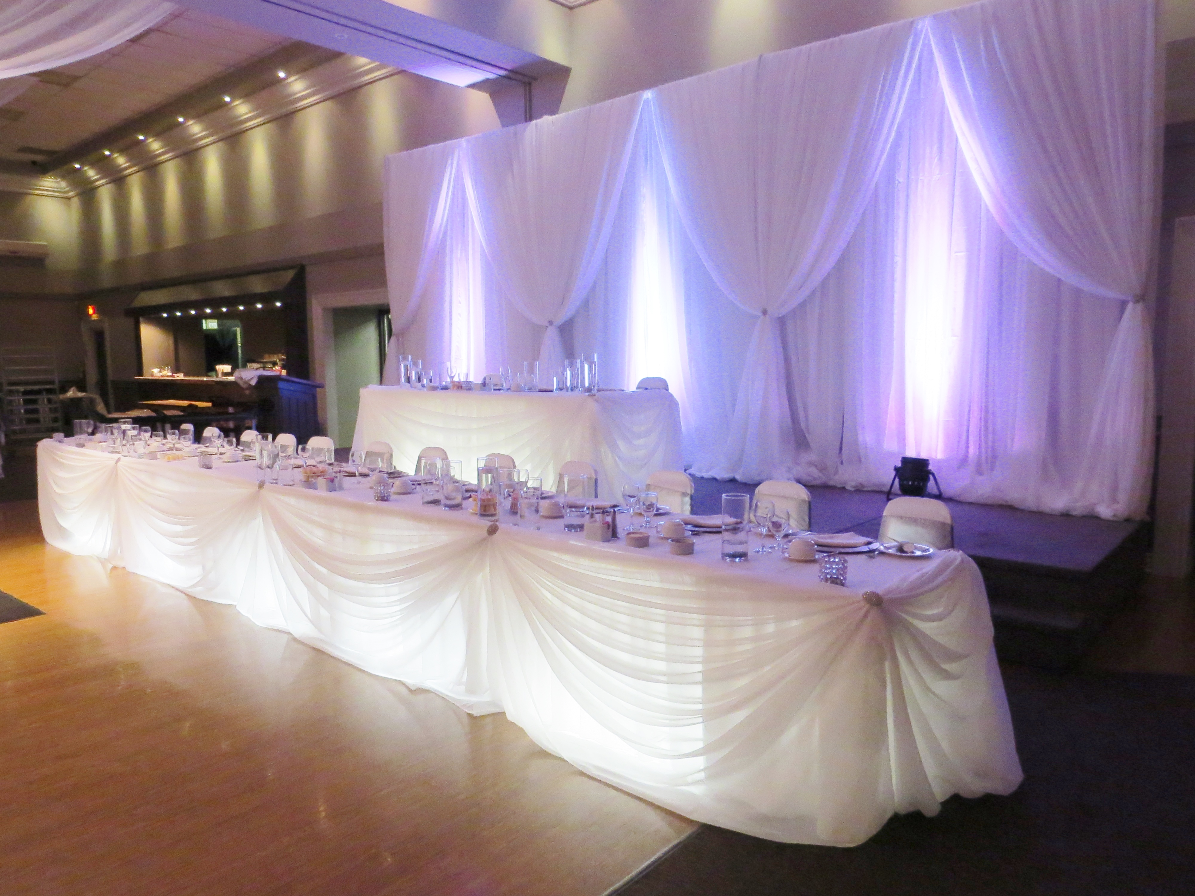 john michaels thorold wedding head table backdrop