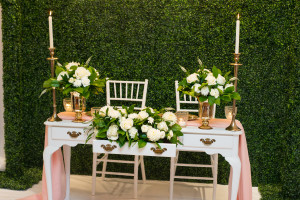 wedding decor niagara booth display boxwood backdrop