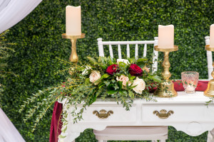 wedding show wedding decor booth display boxwood backdrop