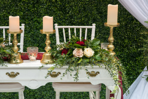 wedding show wedding decor booth display boxwood backdrop