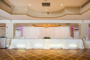 queens landing wedding head table backdrop