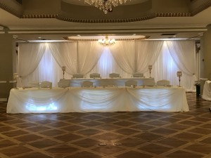 queens landing wedding head table